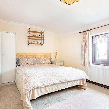 Spacious Room 2 Mins From Station Londra Dış mekan fotoğraf