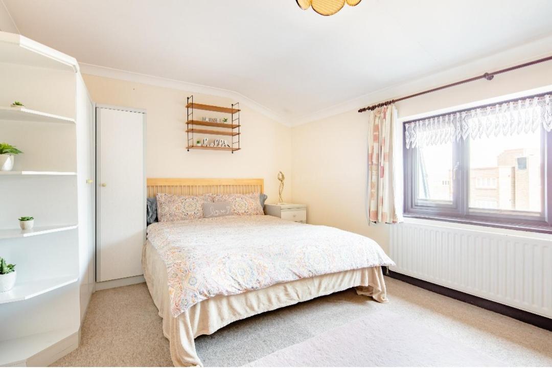 Spacious Room 2 Mins From Station Londra Dış mekan fotoğraf